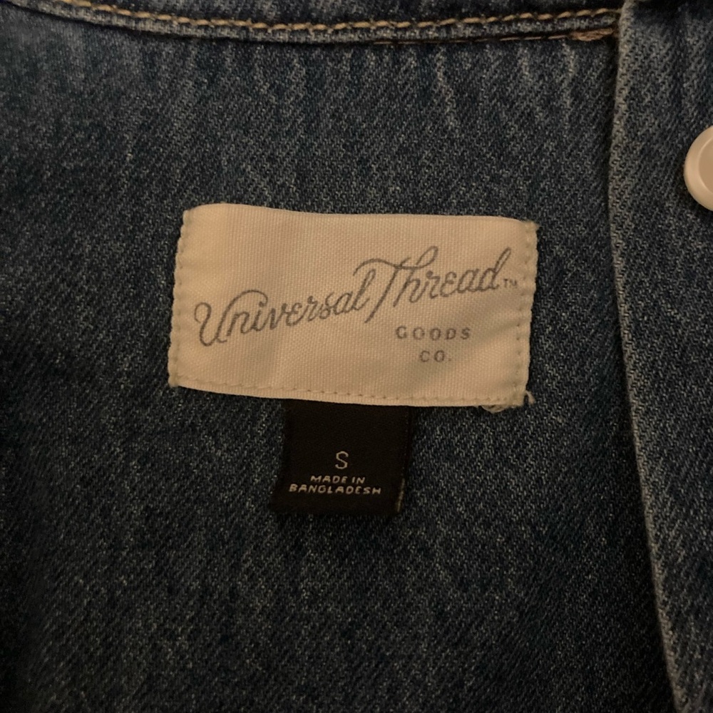 Universal Thread Classic Blue Jean Button Down - Picture 2 of 2